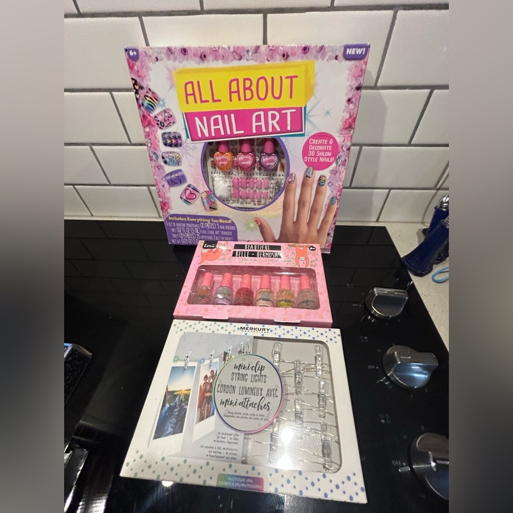 Nail Art Kit with Polishes, nail polish and  led light picture close line